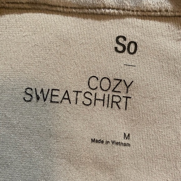 NWOT Cozy Sweater from So! Size M, super soft silver/grey color - Picture 2 of 6